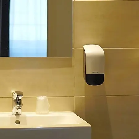 Otel Kyriad - Centre 3*
